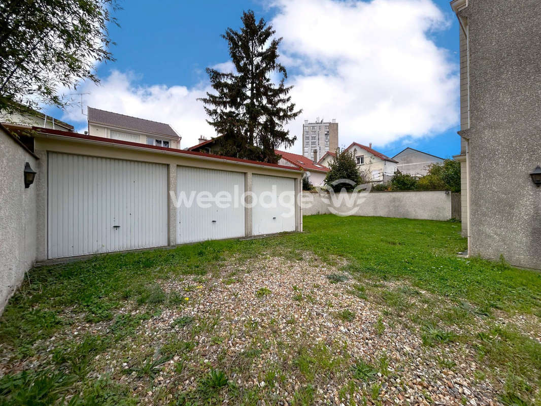 Vue rue - Appartement à ROSNY-SOUS-BOIS