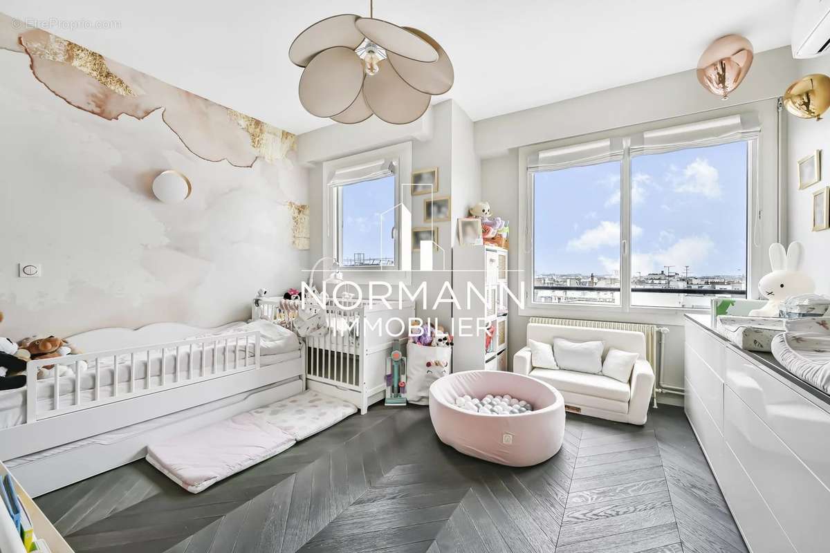 Appartement à NEUILLY-SUR-SEINE