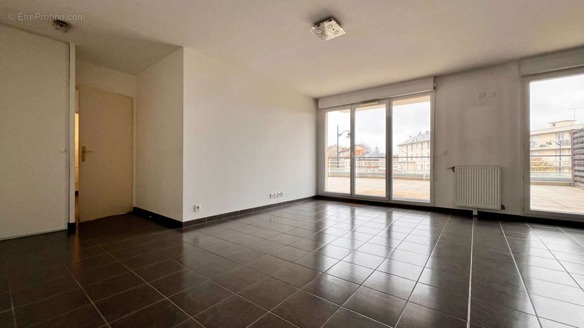 Appartement à CORBEIL-ESSONNES