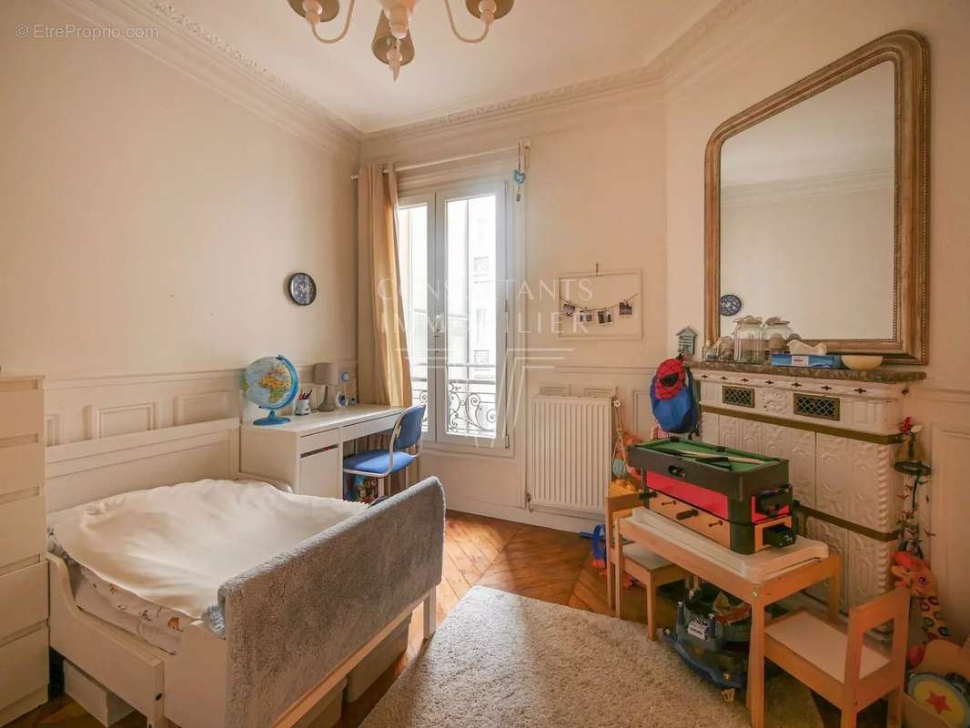 Appartement à PARIS-17E