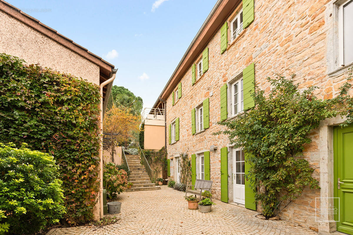 Maison à CURIS-AU-MONT-D&#039;OR