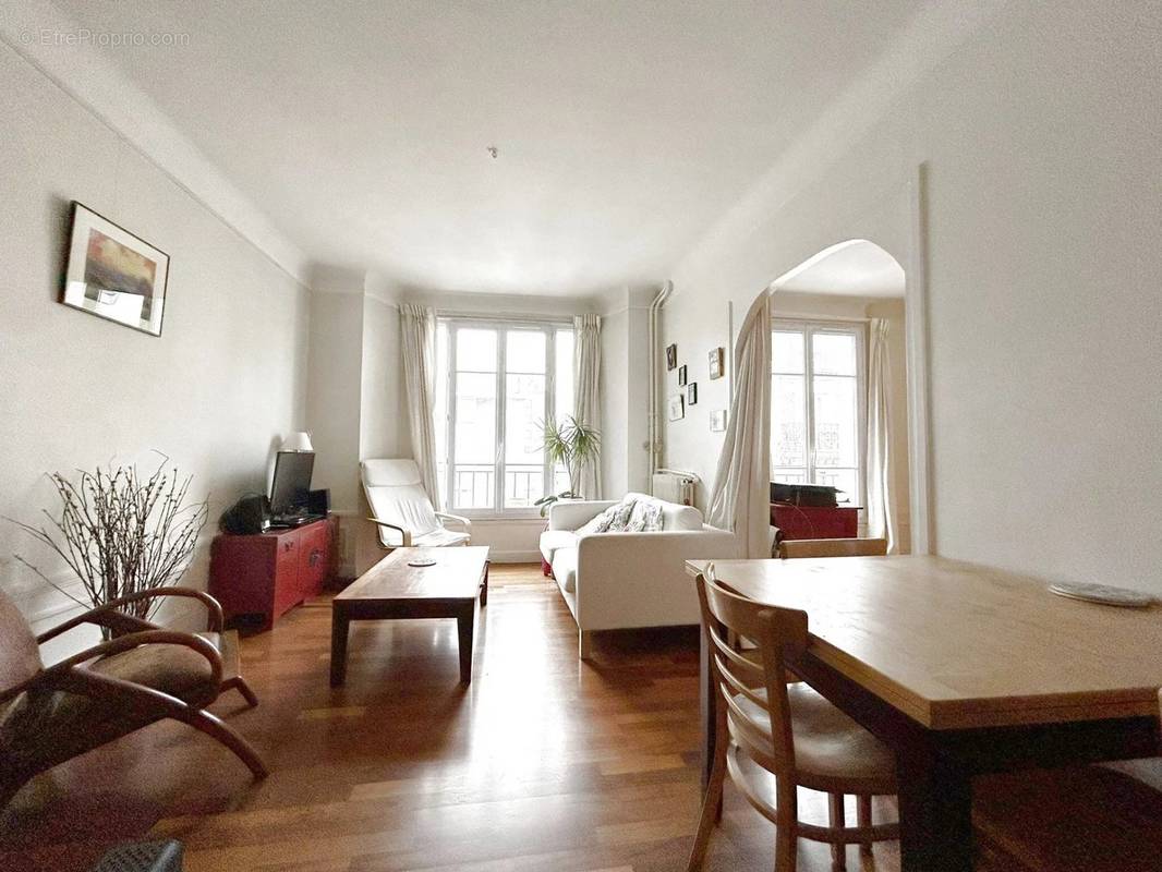 Appartement à PARIS-14E