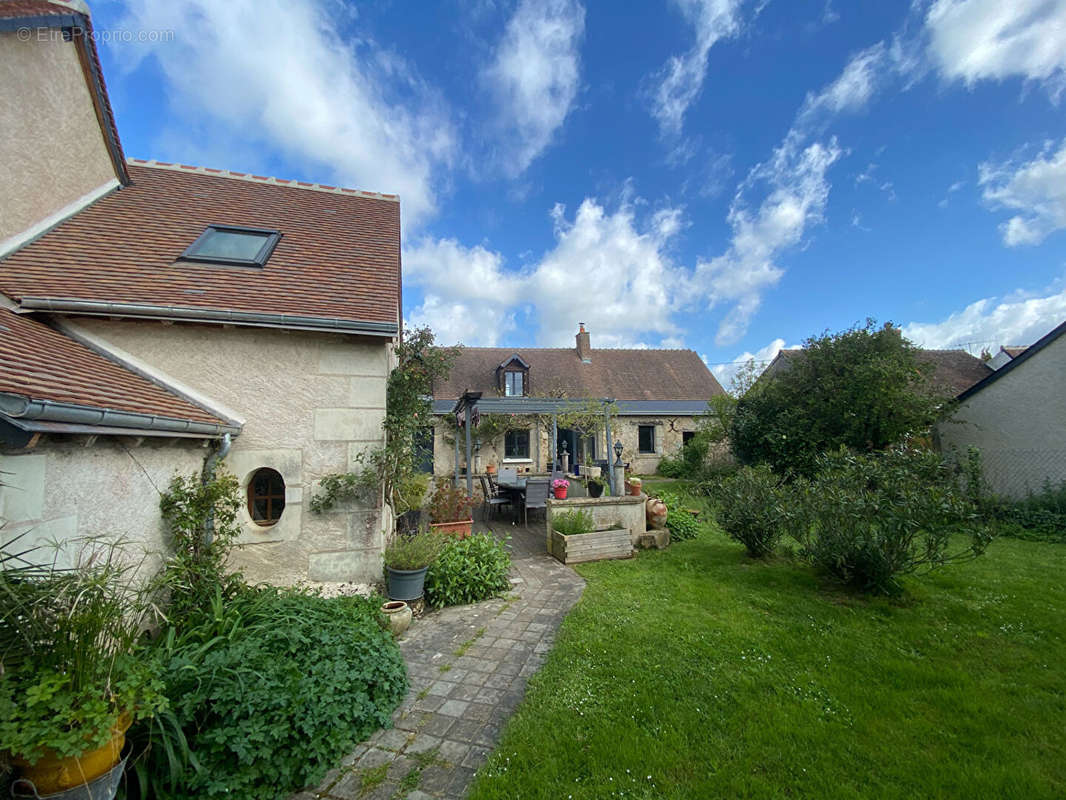 Maison à SAINT-OUEN-LES-VIGNES