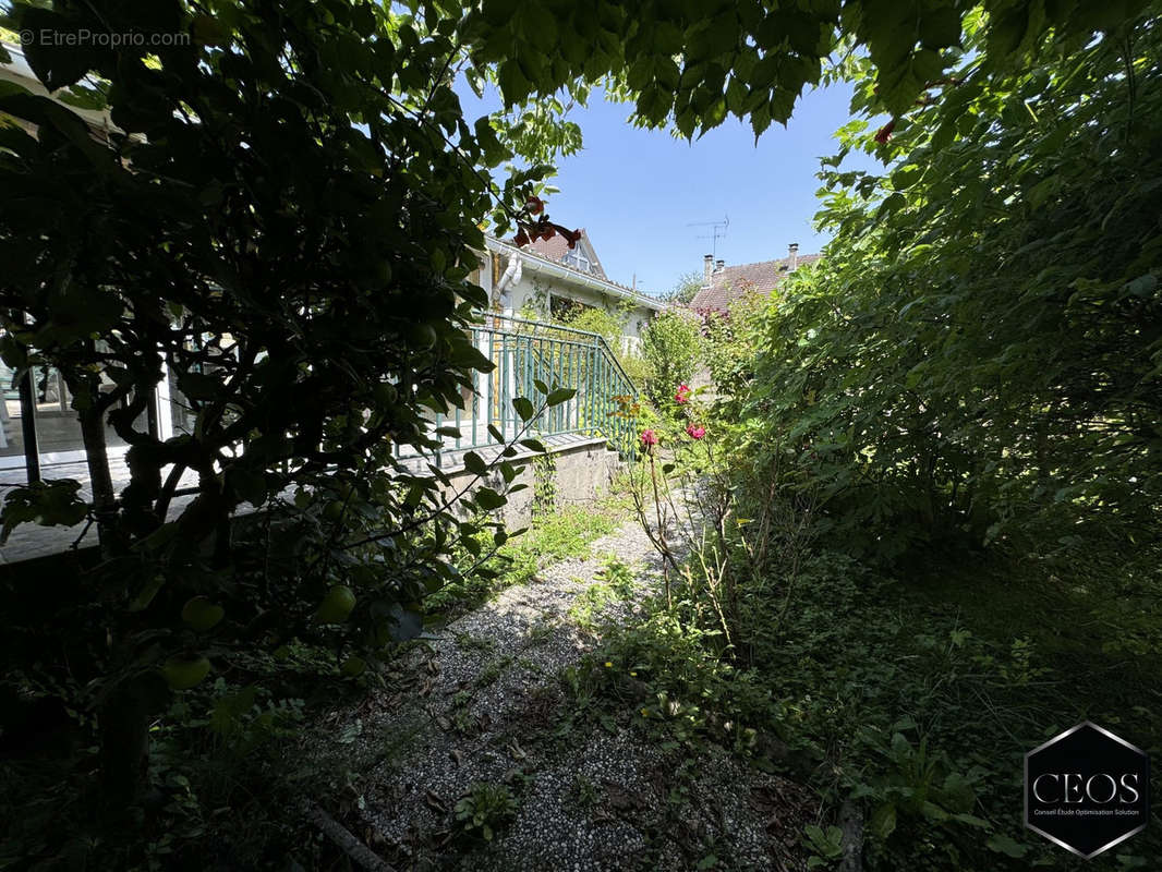 Maison à LE MEE-SUR-SEINE