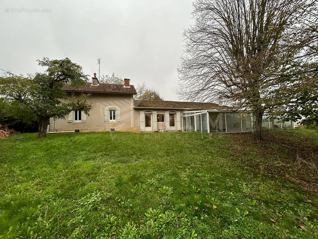 Maison à ESCAMPS