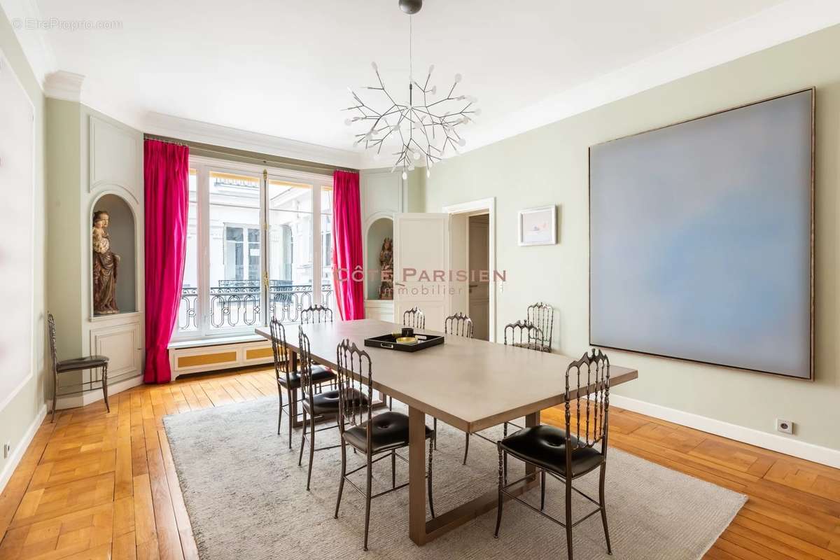 Appartement à PARIS-16E