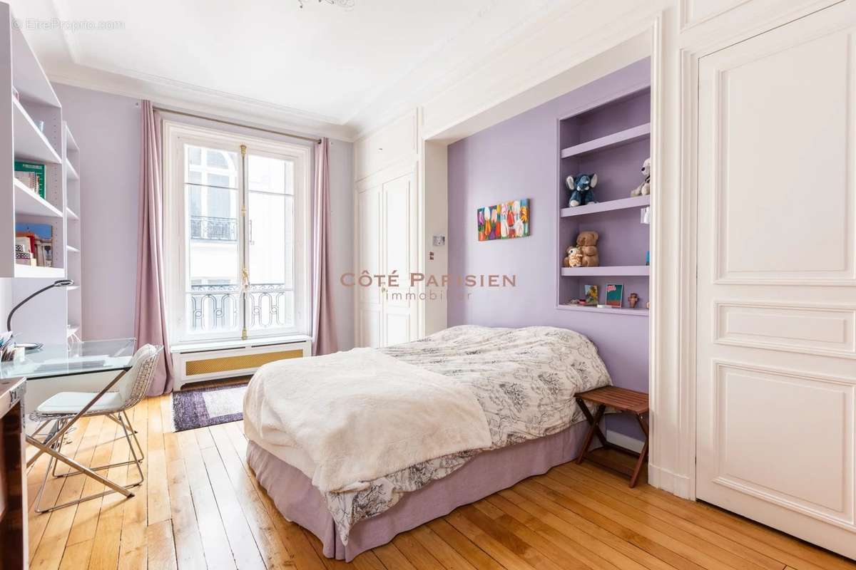 Appartement à PARIS-16E