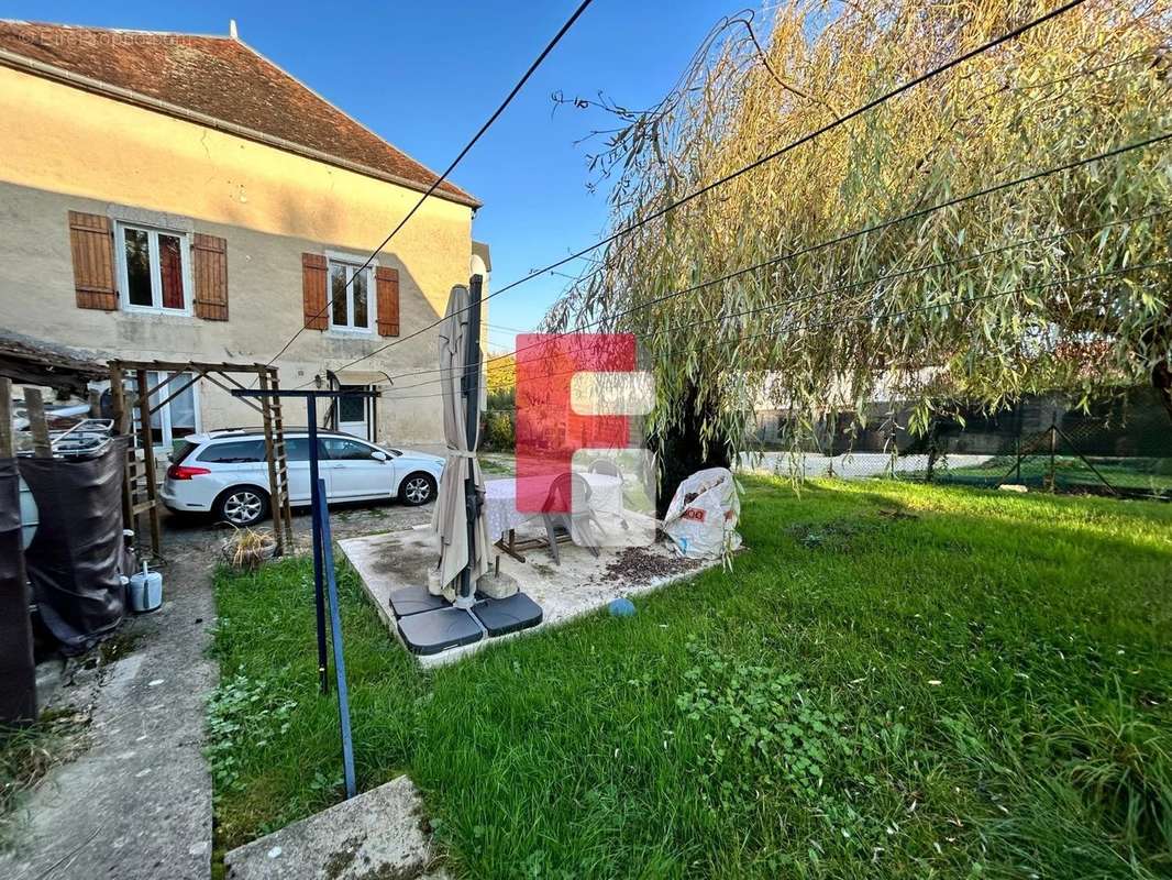 Maison à VENDEUVRE-SUR-BARSE