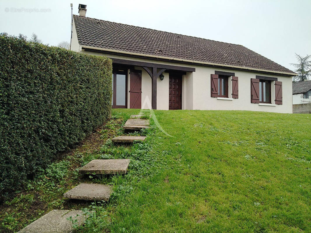 Maison à SAINT-JEAN-LES-DEUX-JUMEAUX