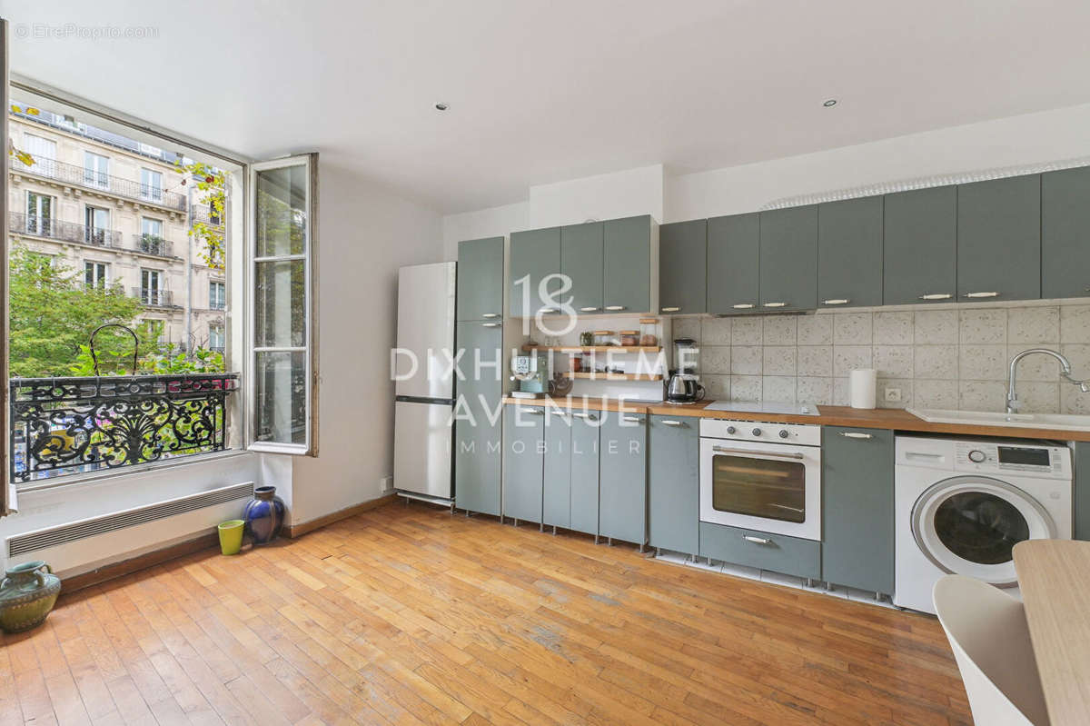 Appartement à PARIS-18E