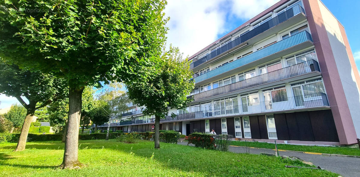 Appartement à HOUILLES