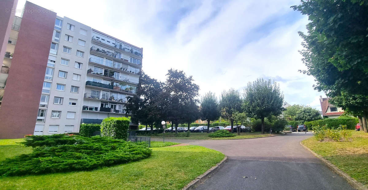 Appartement à HOUILLES