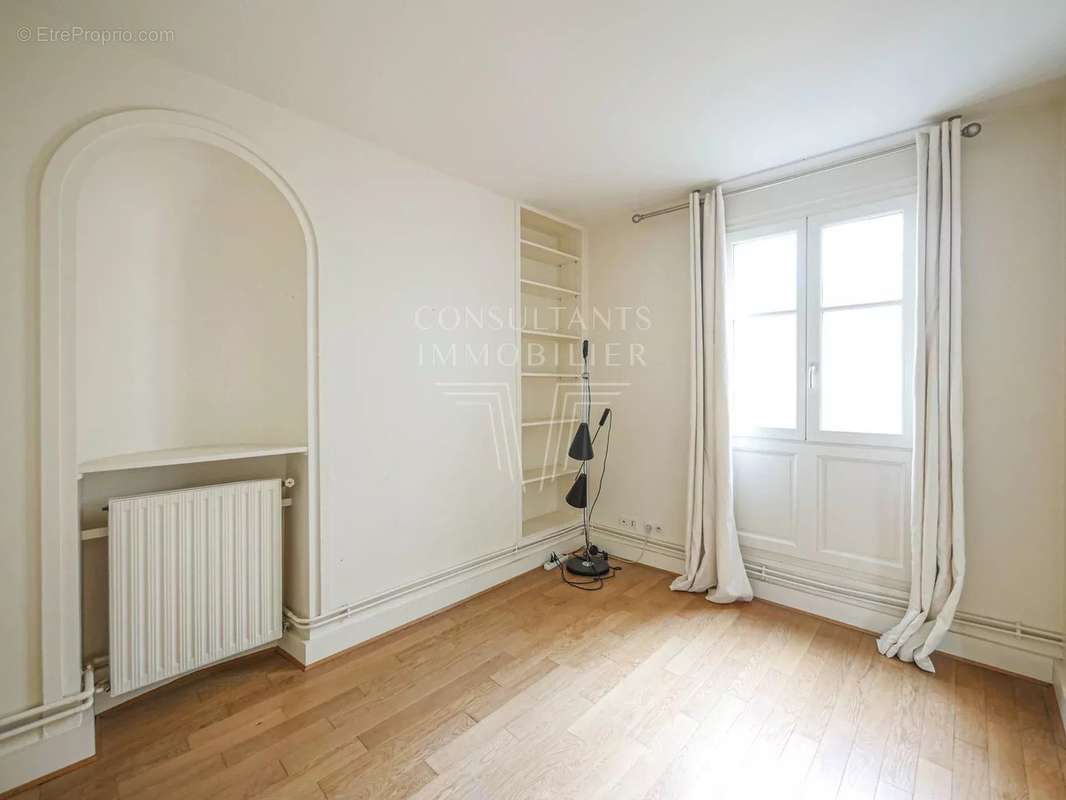 Appartement à PARIS-7E