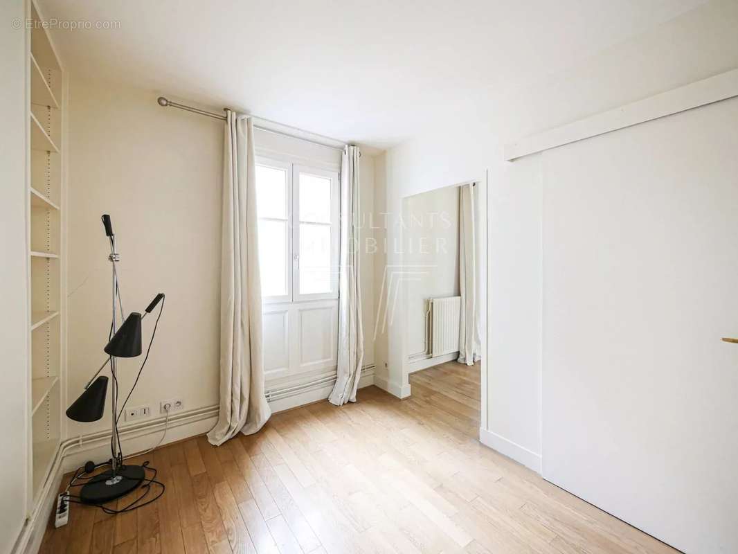 Appartement à PARIS-7E