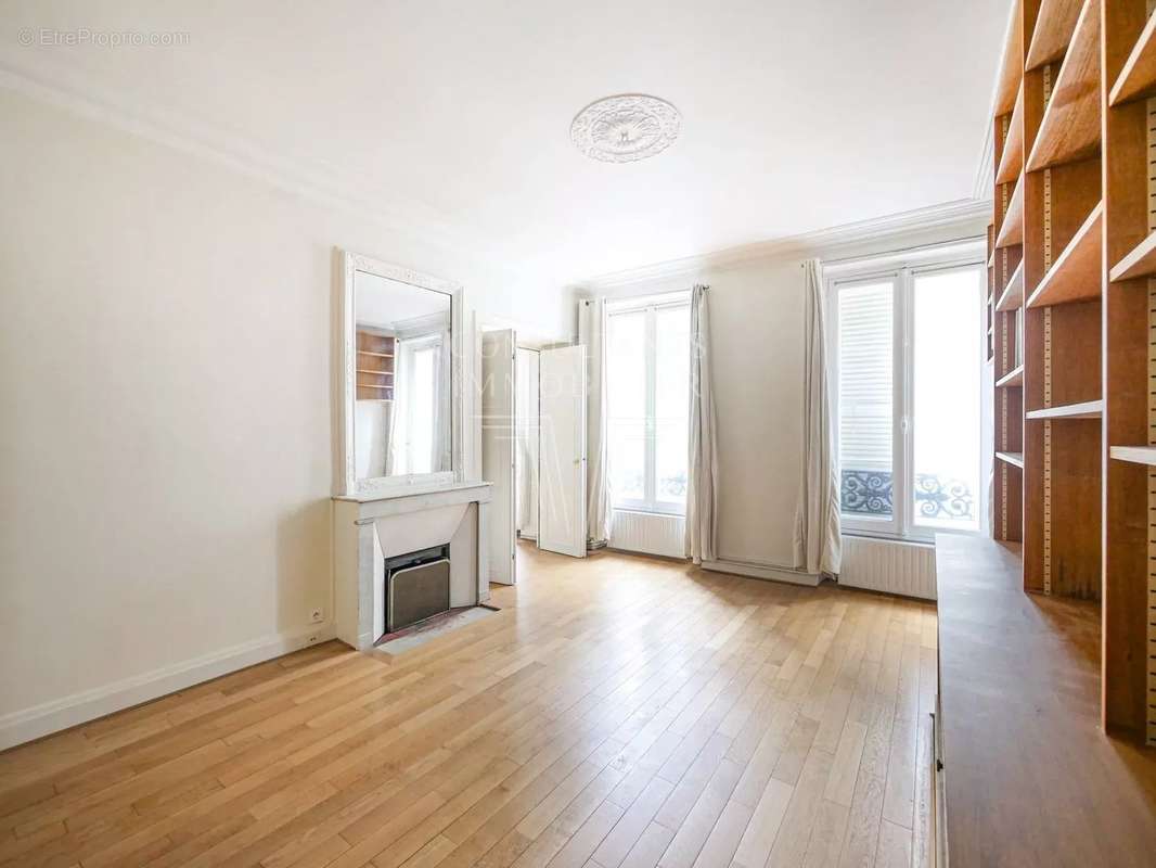 Appartement à PARIS-7E