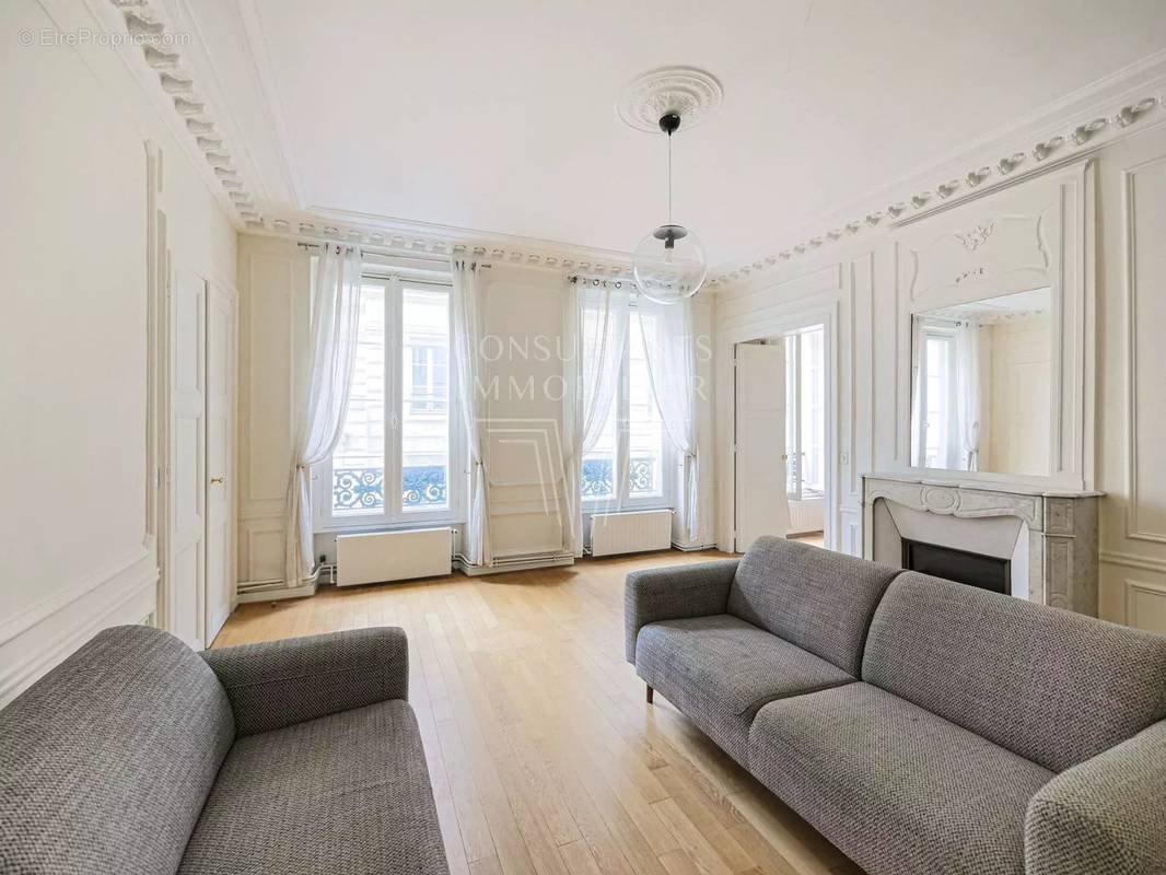 Appartement à PARIS-7E