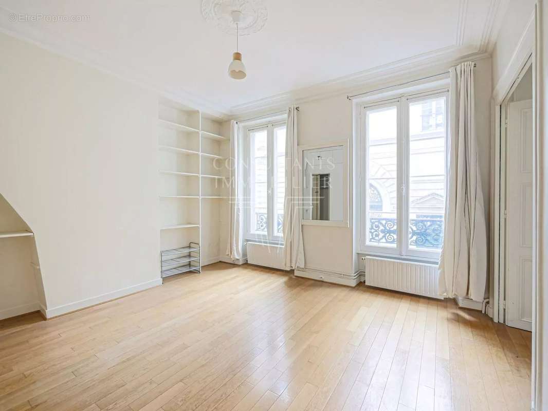 Appartement à PARIS-7E