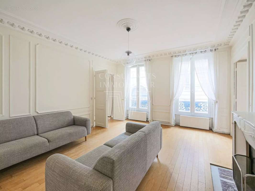 Appartement à PARIS-7E