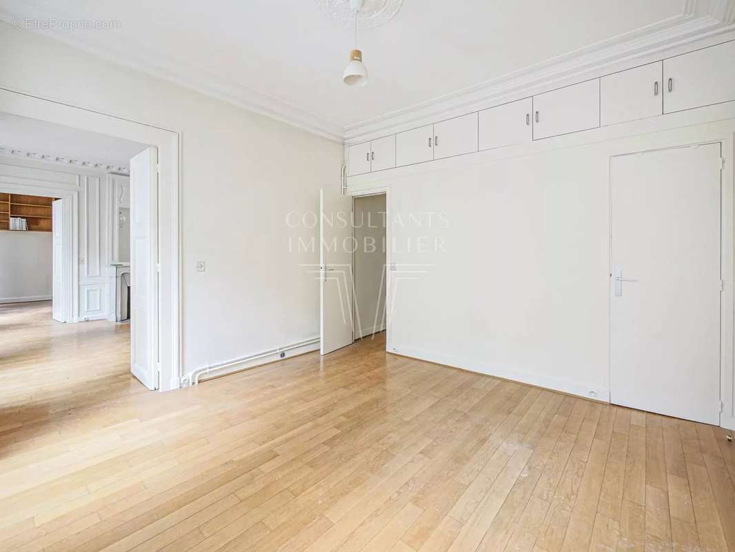 Appartement à PARIS-7E