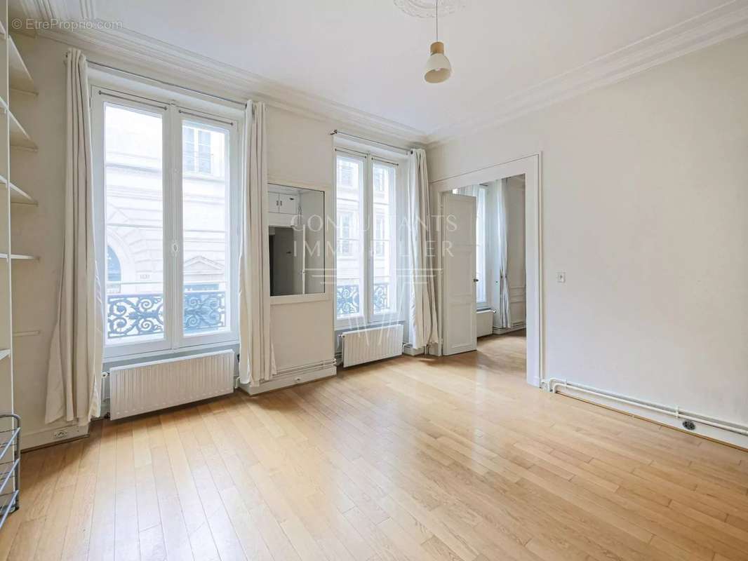 Appartement à PARIS-7E