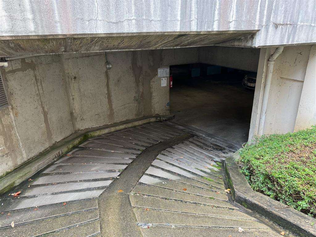 Parking à PARIS-11E