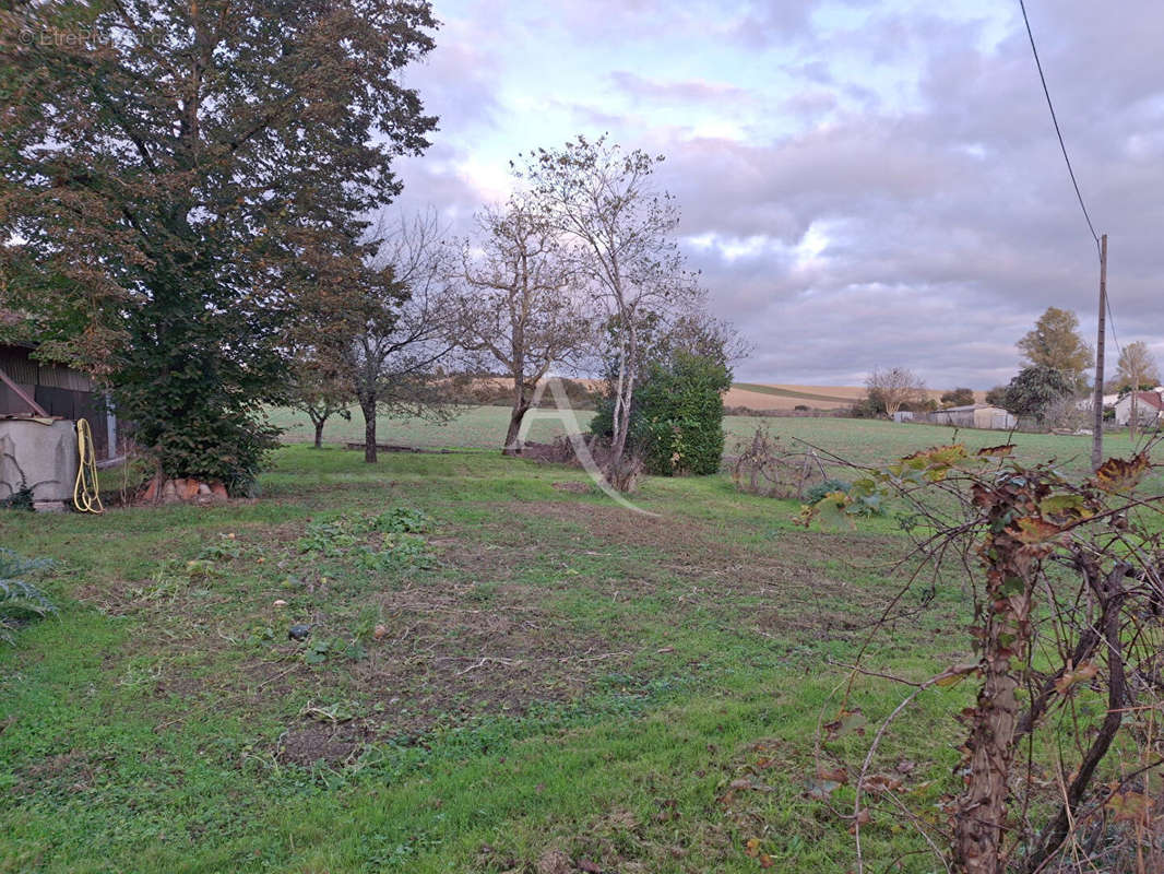 Terrain à L&#039;ISLE-JOURDAIN