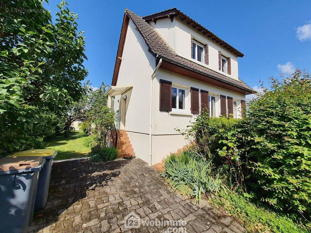 Une autre vue de la maison. - Maison à VULAINES-SUR-SEINE