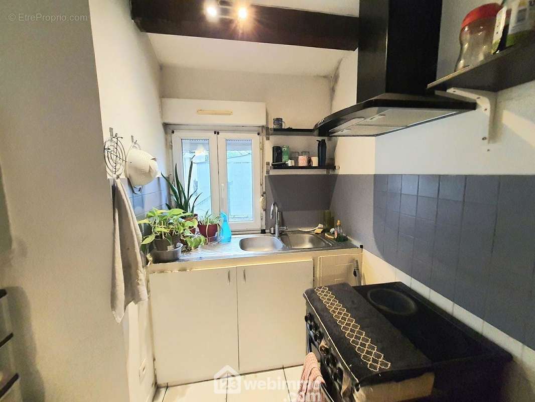 Un espace cuisine . - Appartement à MONTCOURT-FROMONVILLE