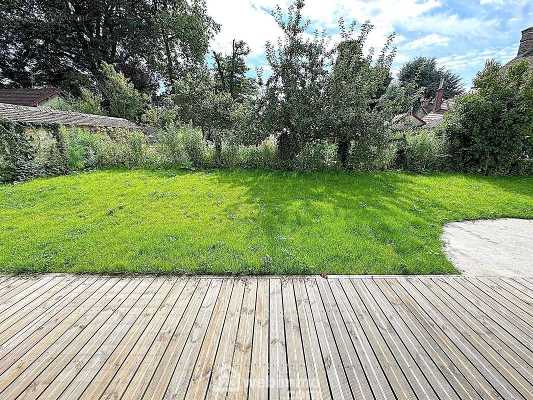 ... avec accès direct sur la terrasse et le jardin. - Maison à FONTAINEBLEAU