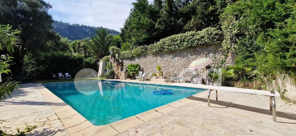 Appartement à LE BAR-SUR-LOUP