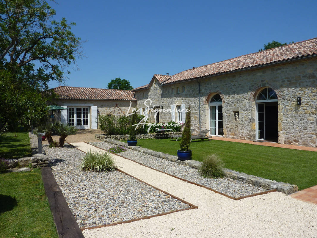 Maison à LACEPEDE