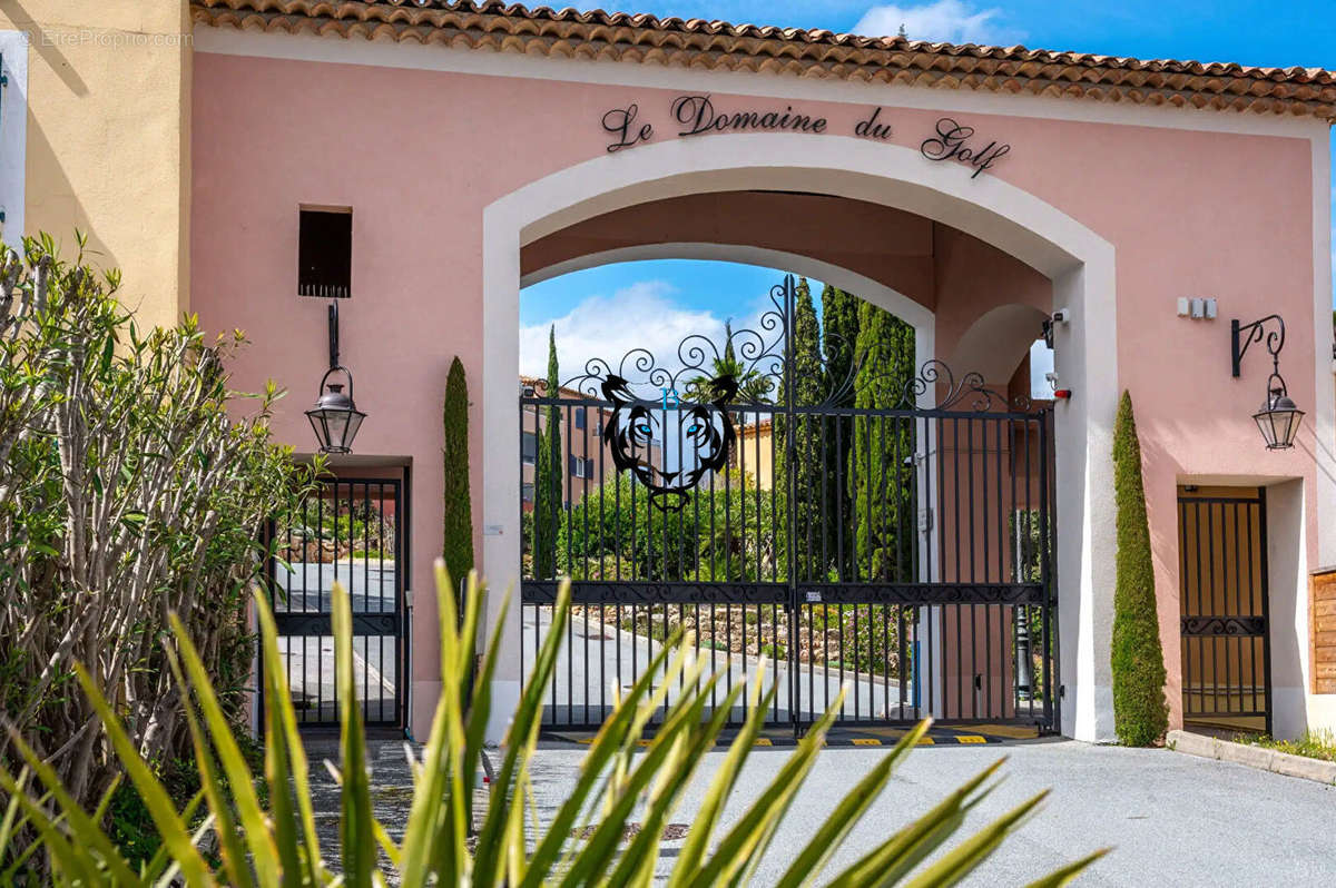 Maison à ROQUEBRUNE-SUR-ARGENS