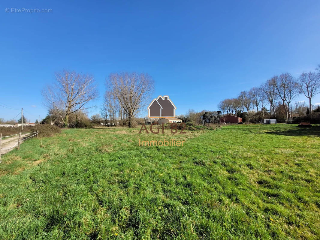 Terrain à BEAUMONT-DE-LOMAGNE