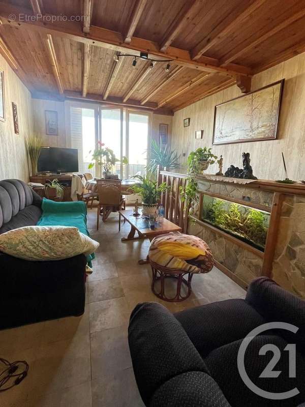 Appartement à MARSEILLE-4E