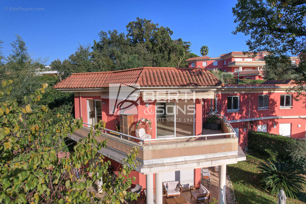 Appartement à MANDELIEU-LA-NAPOULE