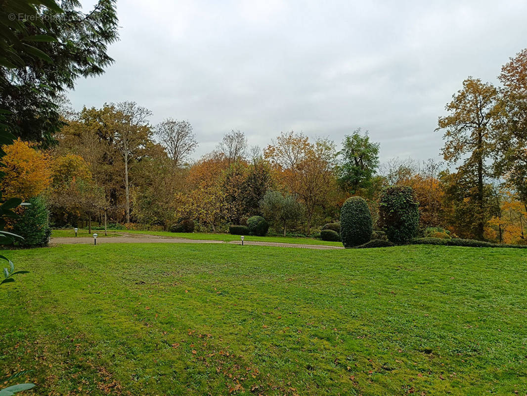 Terrain à LOUVECIENNES