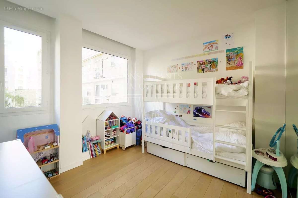 Appartement à NEUILLY-SUR-SEINE