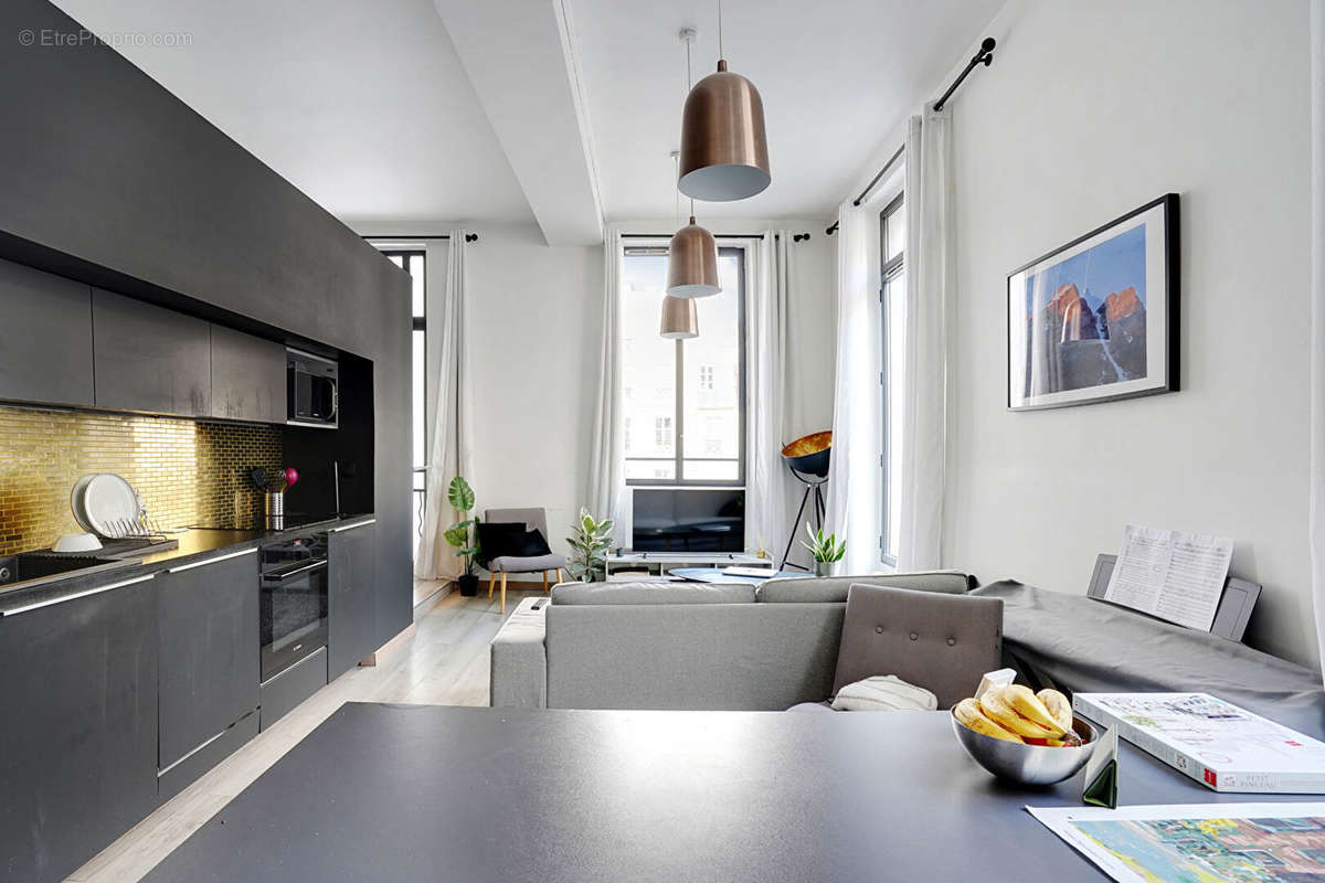 Appartement à PARIS-10E