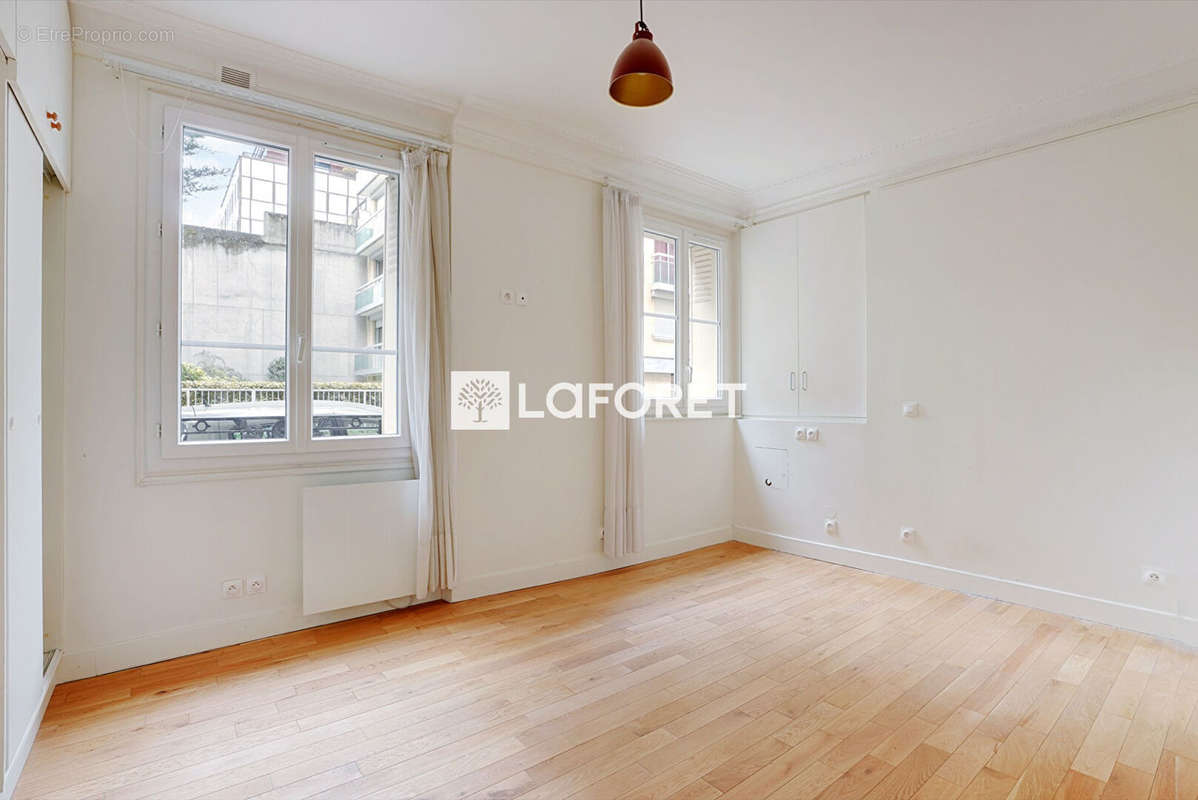 Appartement à PARIS-15E