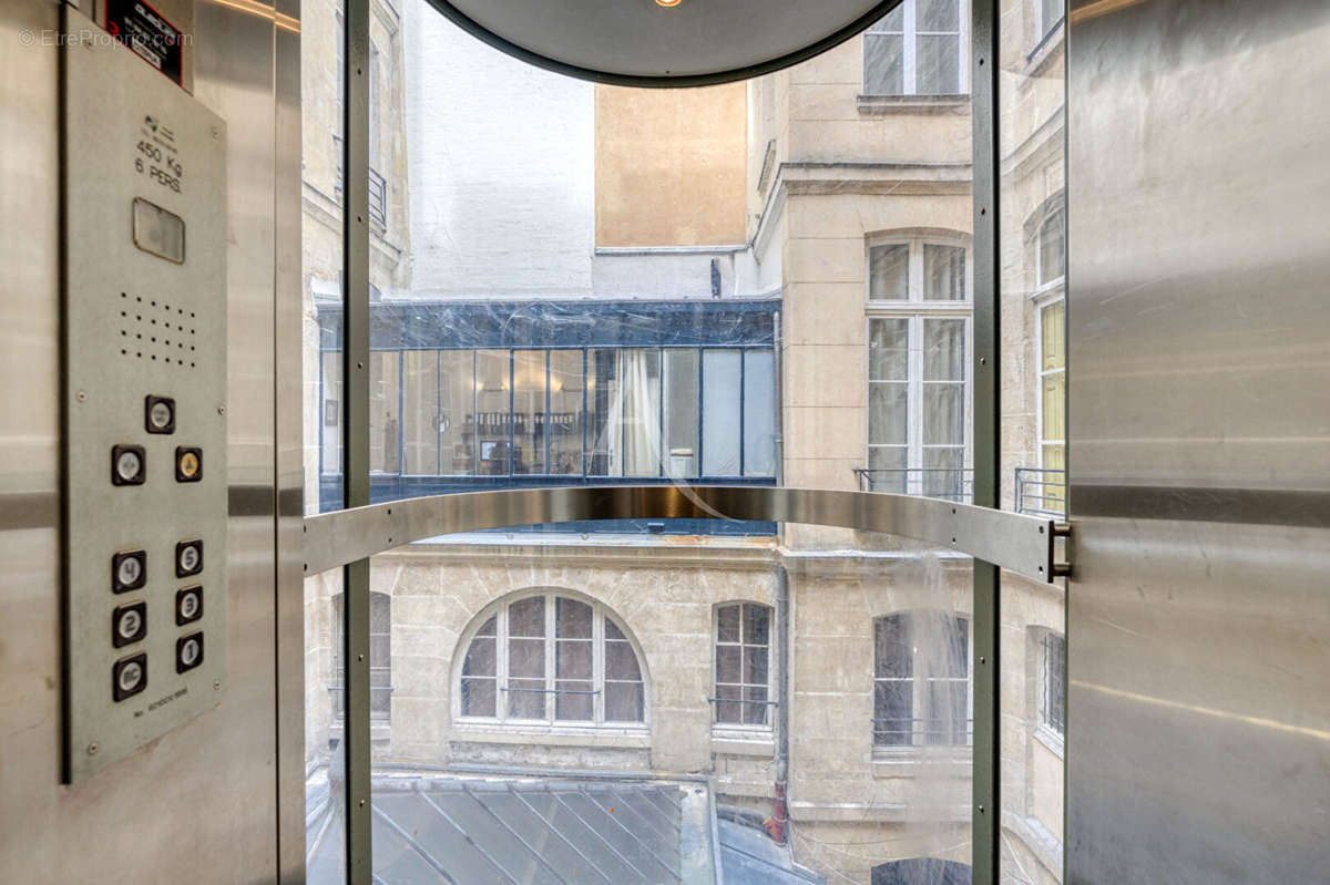 Appartement à PARIS-1E