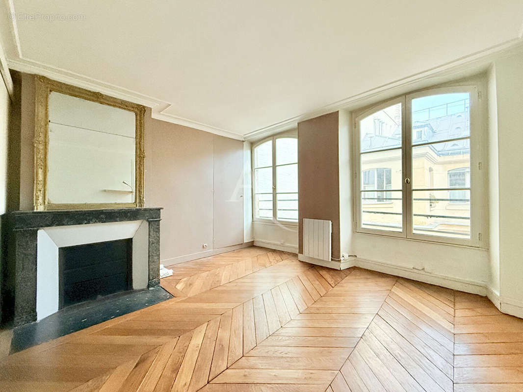 Appartement à PARIS-1E