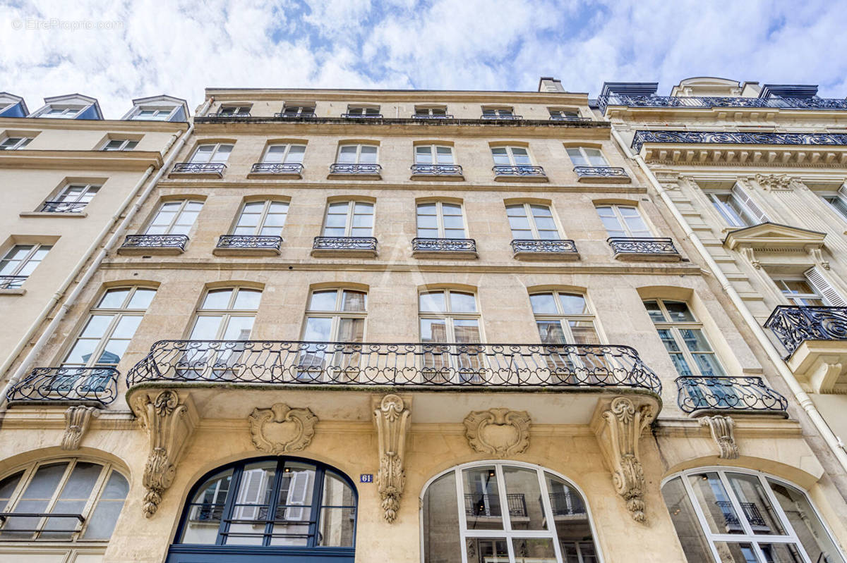 Appartement à PARIS-1E