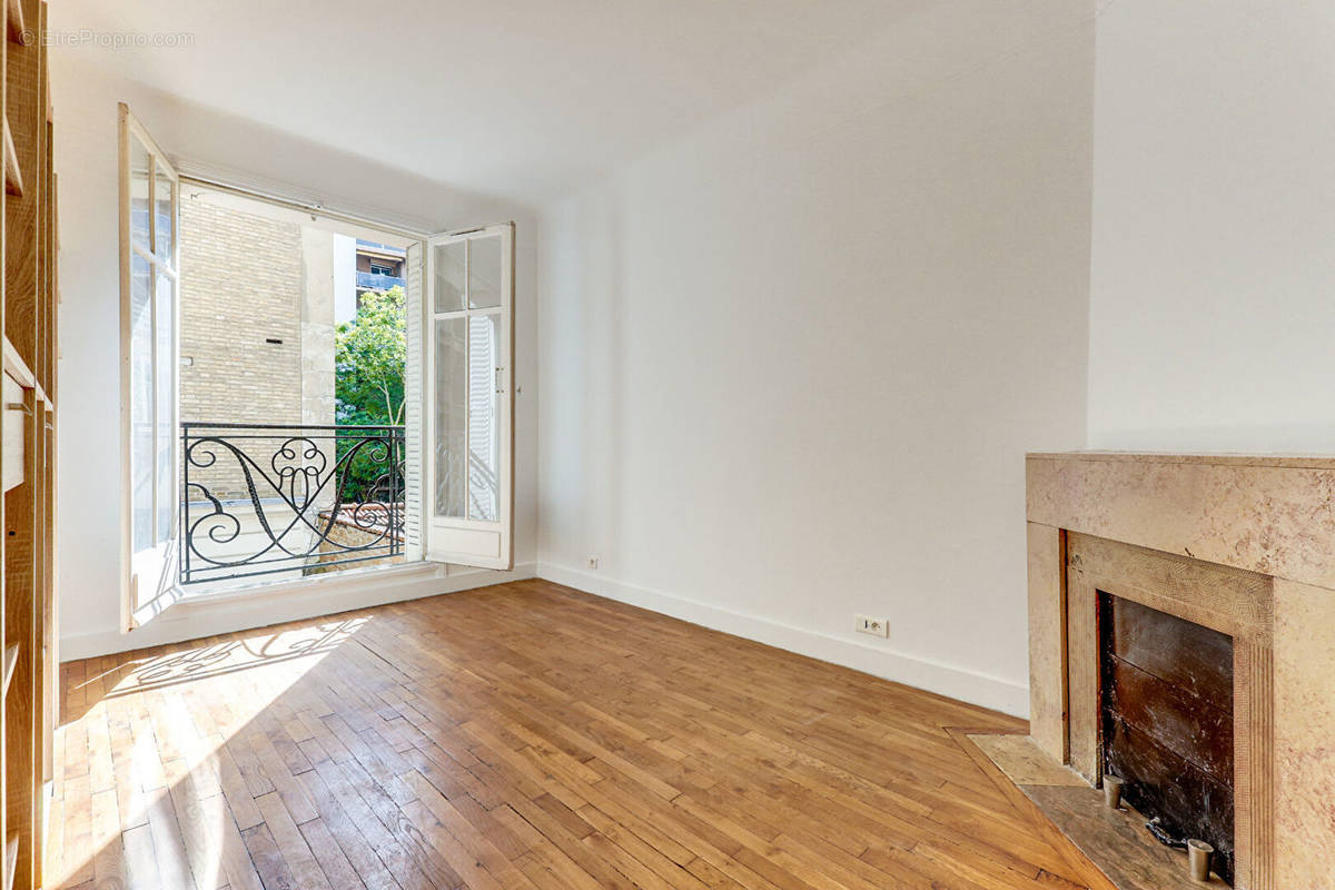 Appartement à PARIS-20E