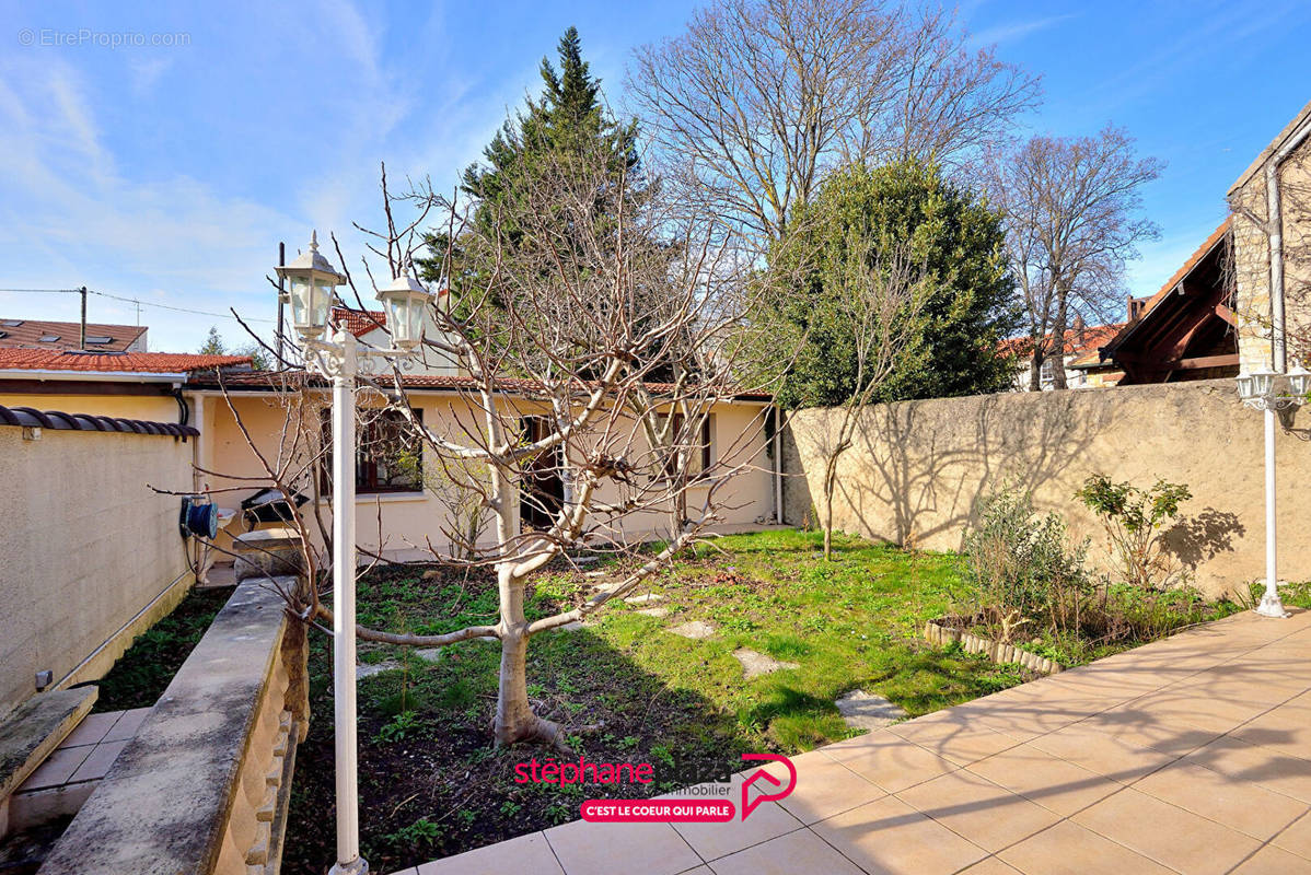 Maison à VILLENEUVE-LA-GARENNE