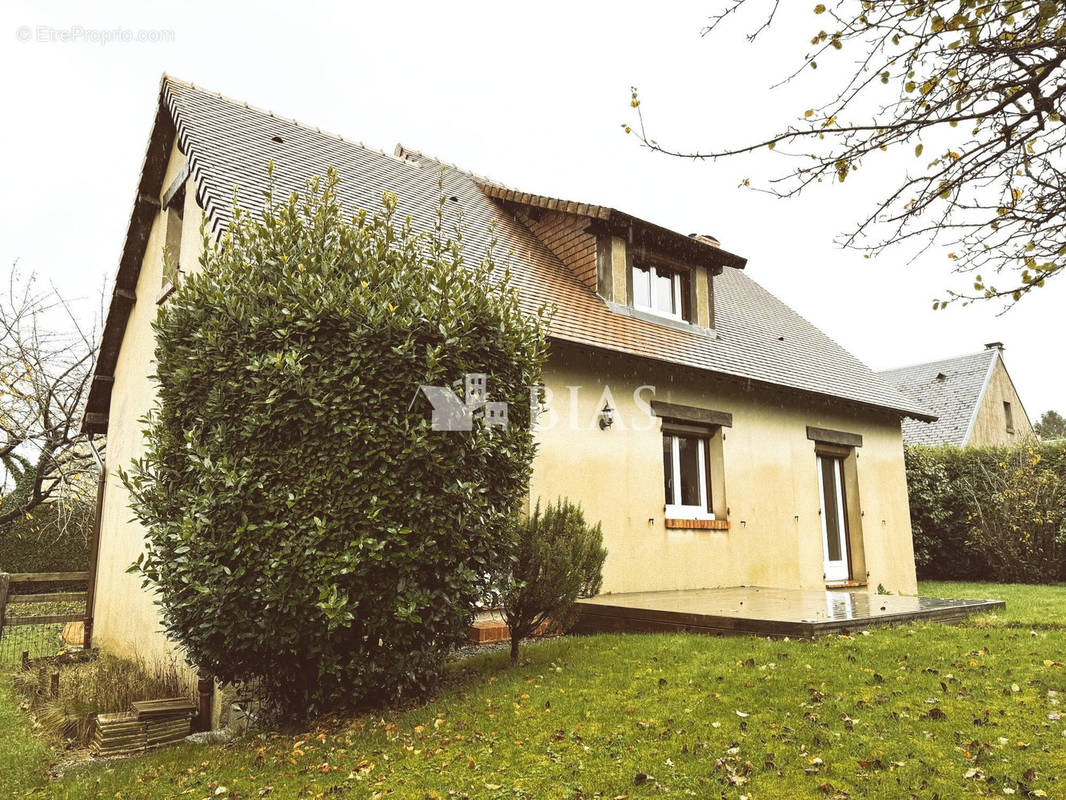 Maison à LA RIVIERE-SAINT-SAUVEUR