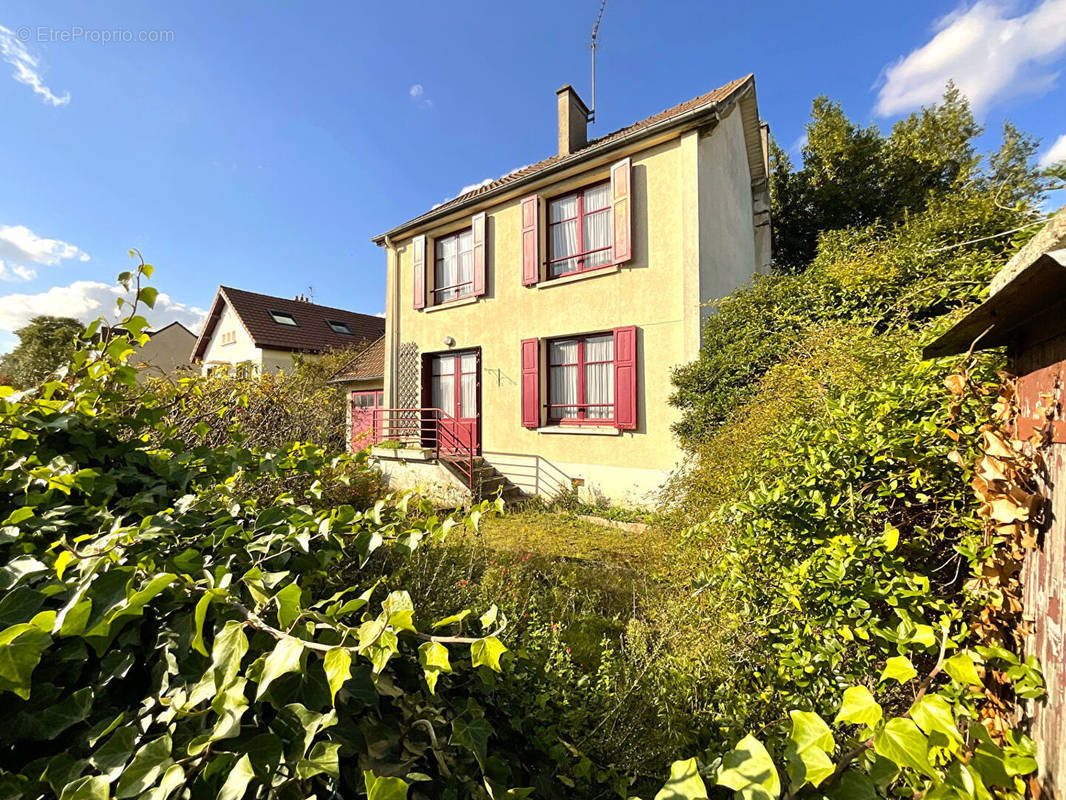 Maison à CHANTELOUP-LES-VIGNES