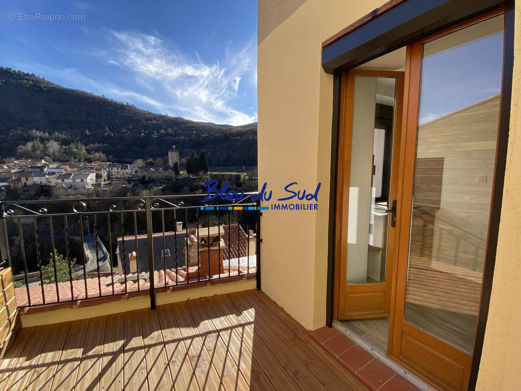 Terrasse avec vue dégagée, bien exposée - Maison à SERDINYA