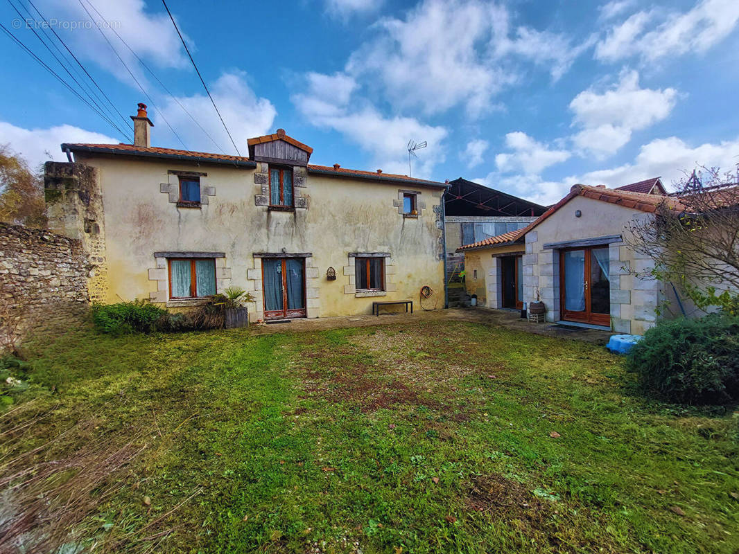 Maison à SAVIGNY-SOUS-FAYE