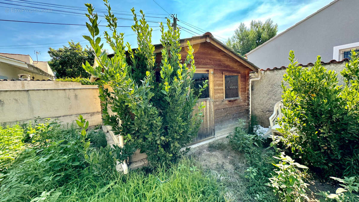 Maison à ENTRAIGUES-SUR-LA-SORGUE