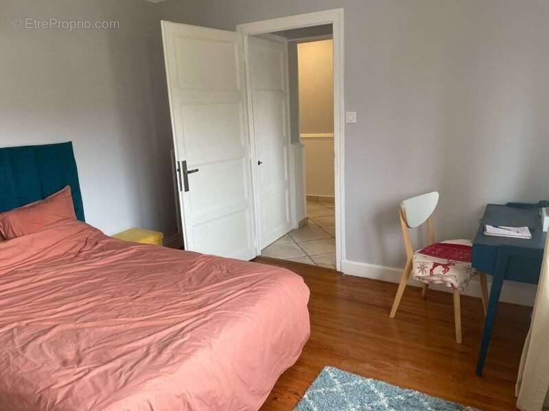 Chambre - Appartement à JACOB-BELLECOMBETTE